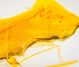 what-is-dabbing-shatter-extracts-weedly-phoenix-1080x917